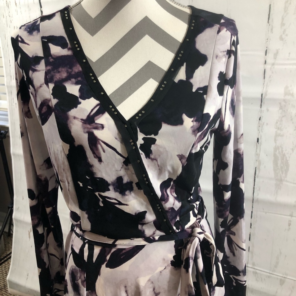 Like New! Simply Vera Wang Floral Wrap Dress - image 2